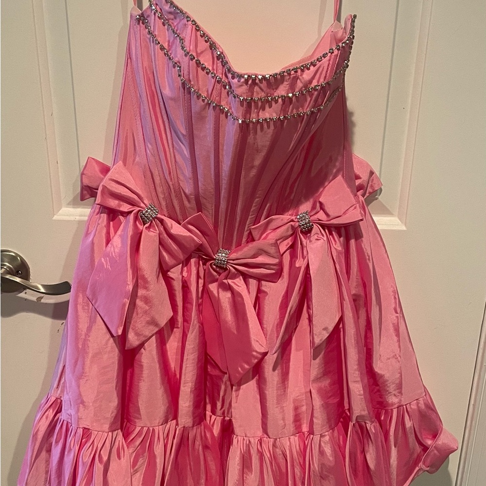 Elegant Pink Prom Dress with Rhinestone Accents